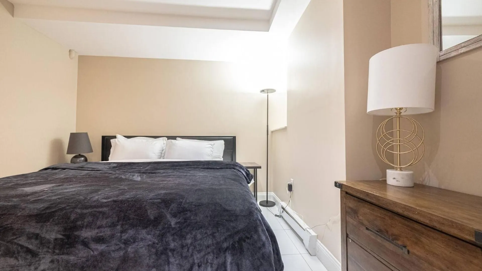 Spacious 4Br 2Ba Duplex Apt With Private Patio Wd New York Apartment